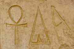 114_Egypte_Louxor_Thebes_Temple-de-Hatchepsout_Chapelle-de-Hathor_Hieroglyphe_Ankh-Croix-de-Vie