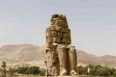 146_Egypte_Louxor_Thebes_Temple-d-Amenhotep-III_Les-Colosses-de-Memnon_Effigie-de-Amenhotep-III