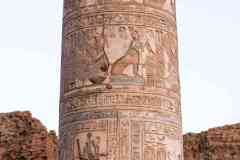 155_Egypte_Kom-Ombo_Temple-de-Sobek_et_Haroeris_Reste-de-Colonne_Reliefs-peints
