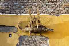 202_Egypte_Assouan_Le-Nil-Sauvage_Ile-de-Sehel_Village-Nubien-de-Jazirat-Suhayl_Decoration-de-Maison_Crocodile