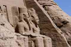 213_Egypte_Abou-Simbel_Temple-de-Ramses-II_Pharaon-de-la-XIXeme-dynastie_1260-avJC_Statues-colossales-de-Ramses-II