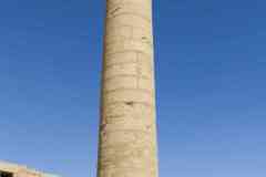 244_Egypte_Louxor_Thebes_Temple-de-Karnak_La-Cour_Colonne-du-Kiosque-Hypostyle-de-Taharqa_Pharaon-Ethiopien_VIIeme-s-avJC