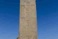 252_Egypte_Louxor_Thebes_Temple-de-Karnak_Sommet-de-l-Obelisque-Sud-d-Hatshepsout_Relief