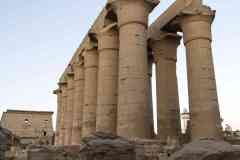 264_Egypte_Louxor_Thebes_Temple-d-Amon_Opet-du-Sud_La-Grande-Colonnade-d-Amenhotep-III_et_Le-1er-Pylone