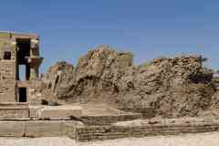 286_Egypte_Denderah_Temple-d-Hathor_Mur-d-Enceinte-en-briques-Crues