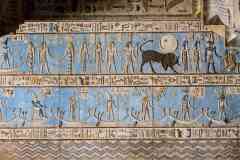 297_Egypte_Denderah_Temple-d-Hathor_Pronaos_Plafond_Relief_Signes-du-Zodiaque_Les-Gemeaux-et-le-Taureau