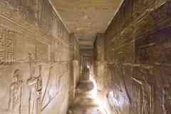 303_Egypte_Denderah_Temple-d-Hathor_La-Crypte-Sud