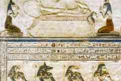 305_Egypte_Denderah_Temple-d-Hathor_Salle-du-Laboratoire_Relief
