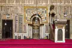 321_Egypte_Le-Caire_Mosquee-et-Madrasa-du-Sultan-Hassan-XIVeme-s-apJC_Style-Mamelouk_Iwan_Mirhab-et-Minbar-en-Marbre-polychrome
