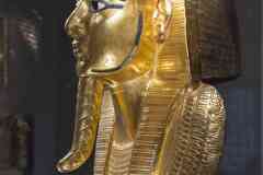 346_Egypte_Le-Caire_Musee-Egyptien-du-Caire-1902_Tresor-de-Tanis_Masque-en-Or-avec-Uraeus-du-Pharaon-Psousennes