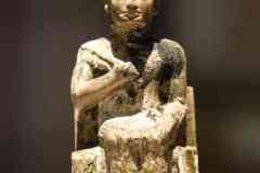 354_Egypte_Le-Caire_Musee-Egyptien-du-Caire-1902_Statuette-du-Phaaon-Kheops-IVeme-dynastie_2600-avJC