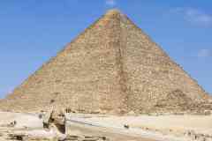 379_Egypte_Le-Caire_Gizeh_Le-Sphinx_et_Pyramide-de-Kheops-2600-avJC_IVeme-dynastie