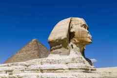 382_Egypte_Le-Caire_Gizeh_Le-Sphinx_et_Pyramide-de-Kheops-2600-avJC_IVeme-dynastie